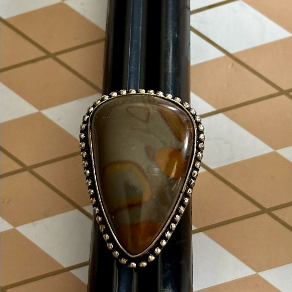 Elegant Silver and Jasper Teardrop vintage Ring with Beaded Border